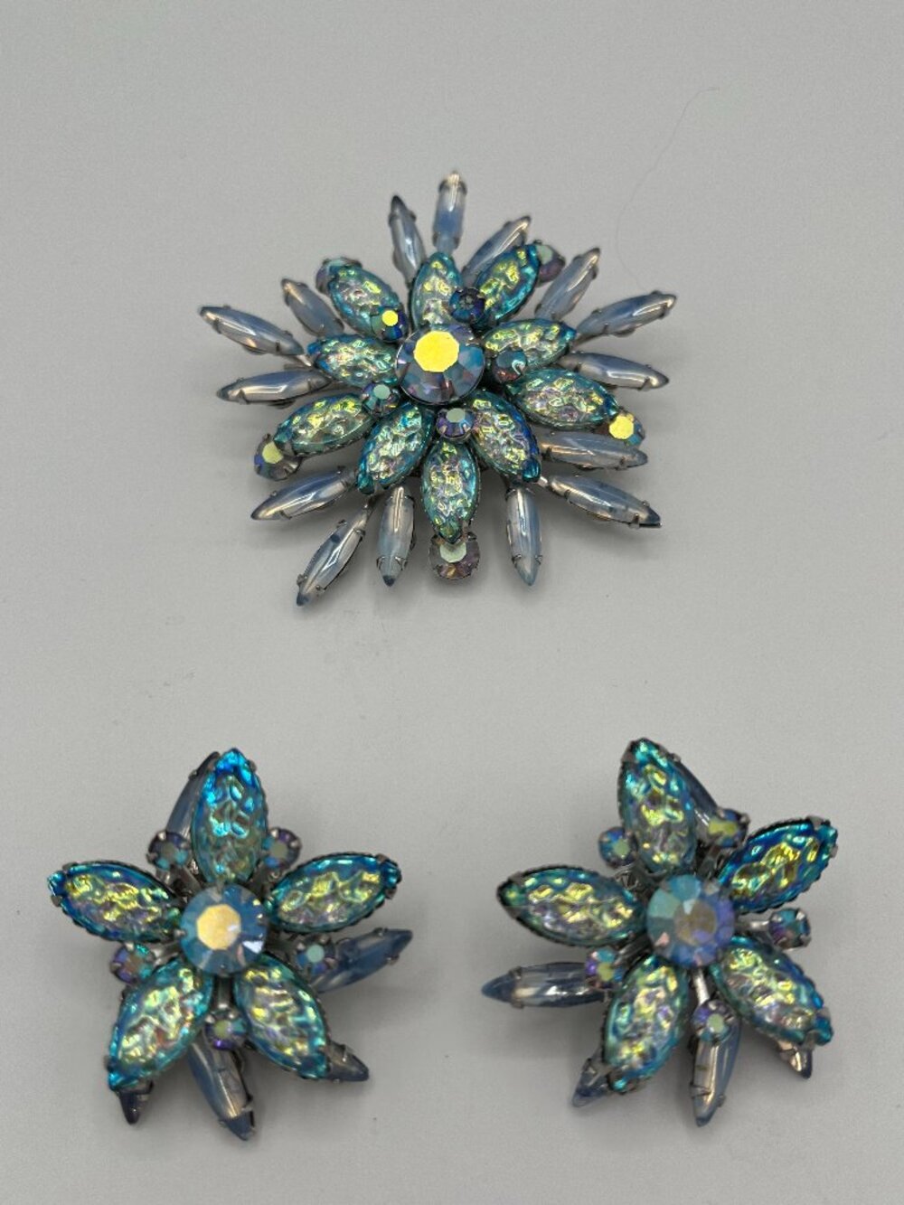 Mint Vintage MCM Starburst Brooch & Earrings Set - Aqua Aurora Borealis Crystals